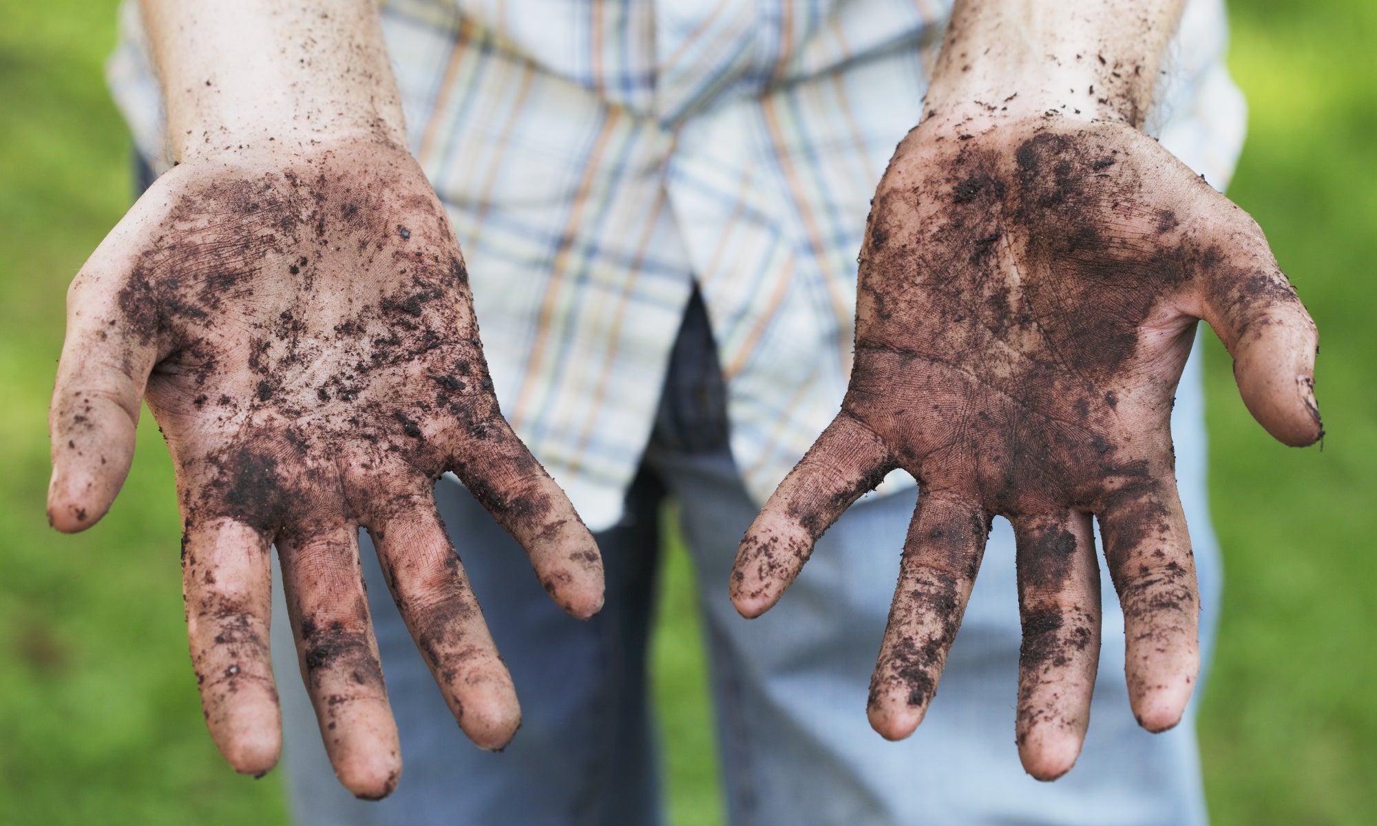 What Can I Soak My Hands In To Remove Dirt?